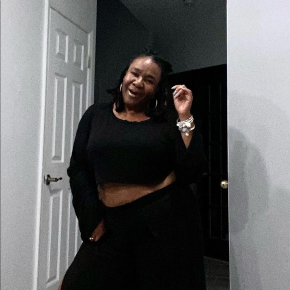 Two Piece Crop Set - Picture 7 of 9